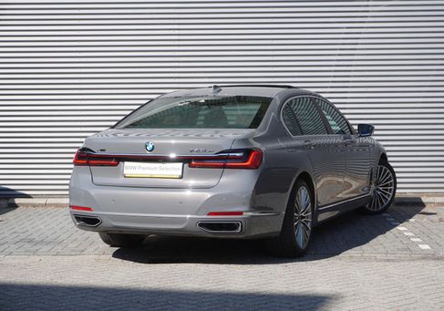 BMW 745, 2020