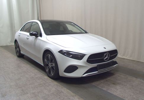 Mercedes-Benz A 220, 2023 3