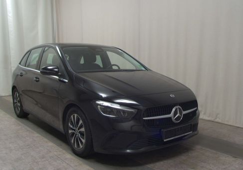 Mercedes-Benz B 180, 2023