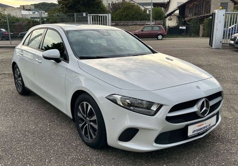 Mercedes-Benz A 180, 2022 3