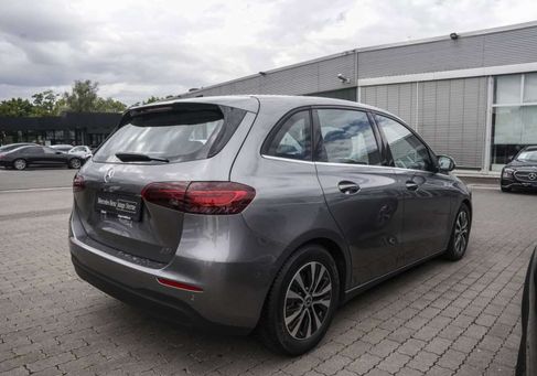 Mercedes-Benz B 200, 2025