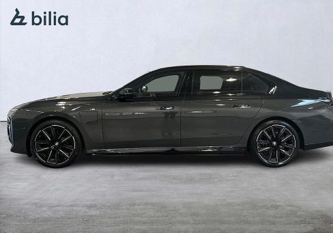 BMW 750, 2025 3