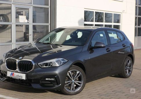 BMW 118, 2021