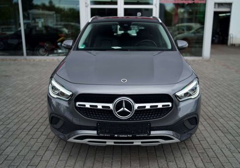 Mercedes-Benz GLA 200, 2021
