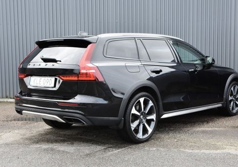 Volvo V60 Cross Country, 2021