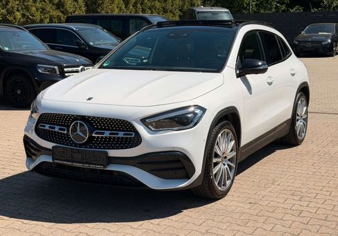 Mercedes-Benz GLA 200, 2022