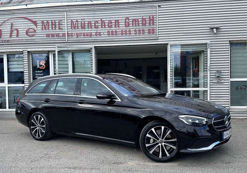 Mercedes-Benz E 300, 2022 3