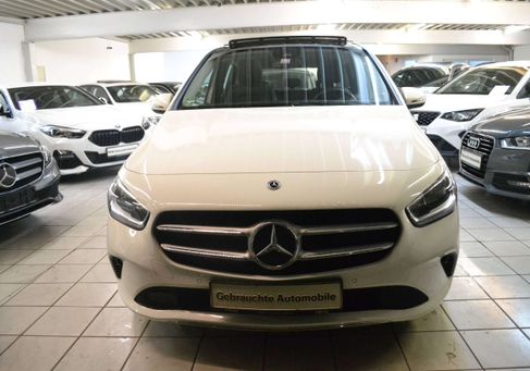 Mercedes-Benz B 180, 2022