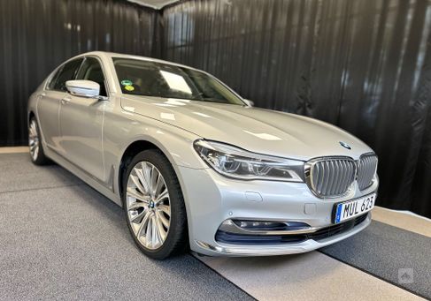 BMW 730, 2016