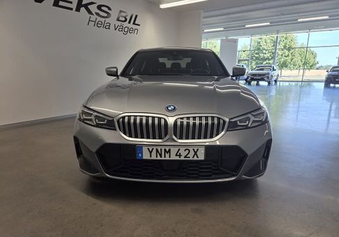 BMW 330, 2025