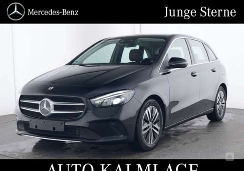 Mercedes-Benz B 180, 2022