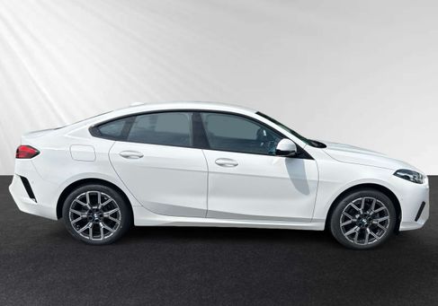BMW 220, 2025 2