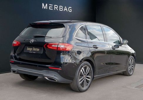 Mercedes-Benz B 180, 2022