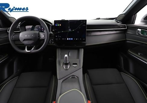 Lynk &amp; Co 01, 2025