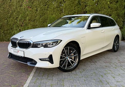 BMW 330, 2021