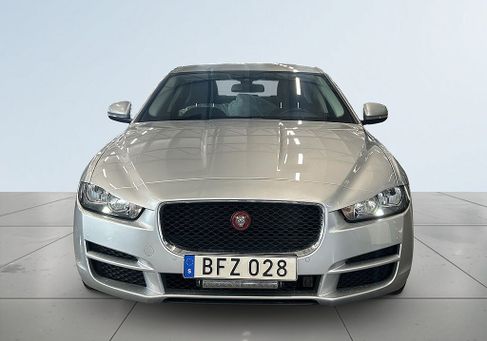 Jaguar XE, 2016