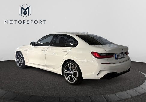 BMW 330, 2021