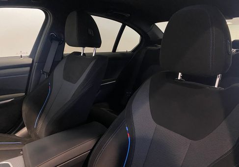 BMW 330, 2025