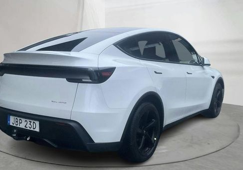 Tesla Model Y, 2025