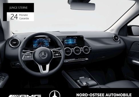 Mercedes-Benz GLA 250, 2022