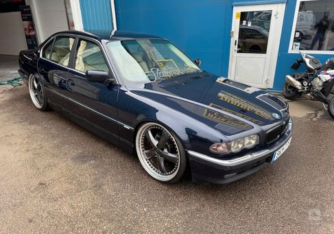 BMW 740, 2000