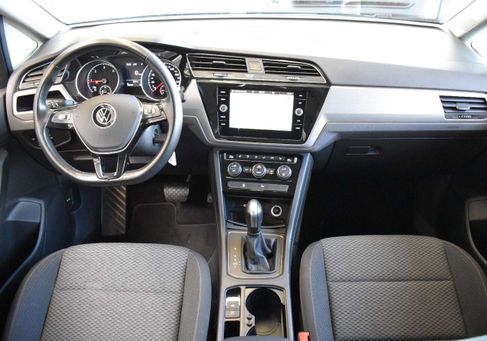 Volkswagen Touran, 2021 3