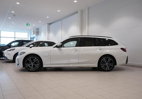 BMW 330, 2024 3