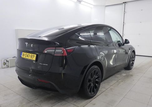 Tesla Model Y, 2021