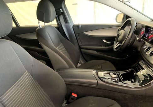 Mercedes-Benz E 220, 2019 3