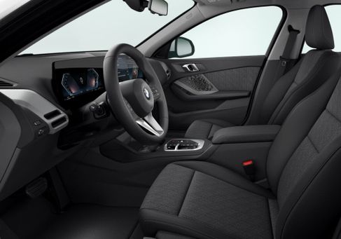 BMW 120, 2026 3