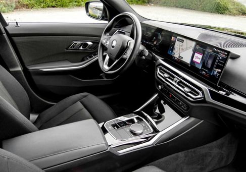 BMW 320, 2023 3