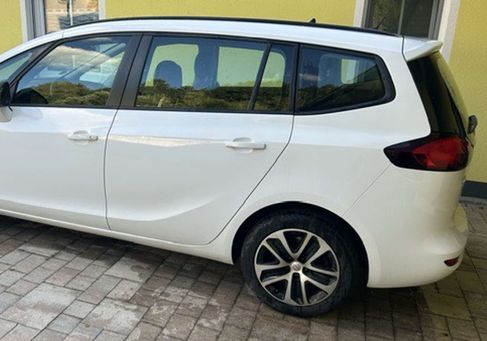 Opel Zafira, 2019