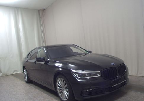BMW 750, 2017