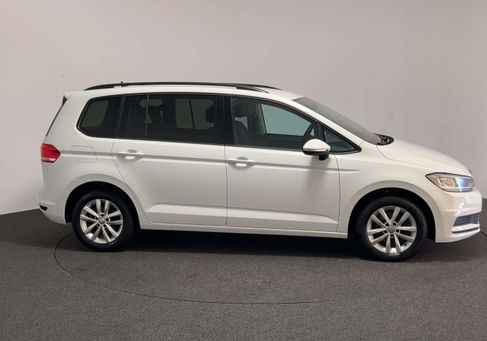 Volkswagen Touran, 2019 3