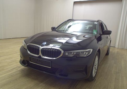 BMW 330, 2021