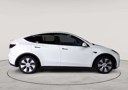 Tesla Model Y, 2021 3