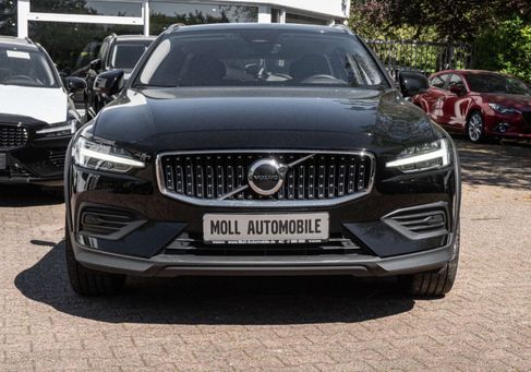 Volvo V60 Cross Country, 2023