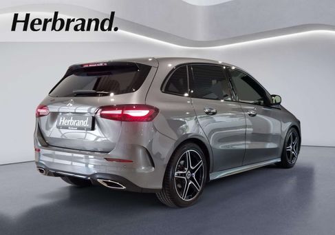 Mercedes-Benz B 180, 2023