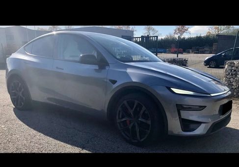 Tesla Model Y, 2025