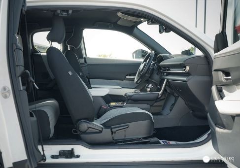 Mazda MX-30, 2023
