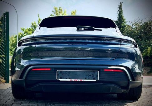 Porsche Taycan, 2022