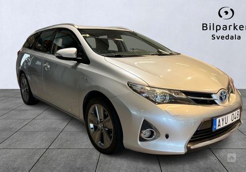 Toyota Auris Touring Sports, 2013