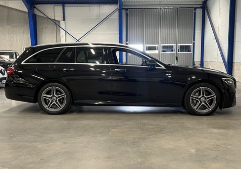Mercedes-Benz E 220, 2022 3