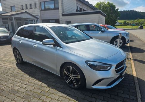 Mercedes-Benz B 180, 2024