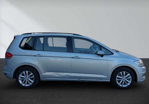 Volkswagen Touran, 2019 3