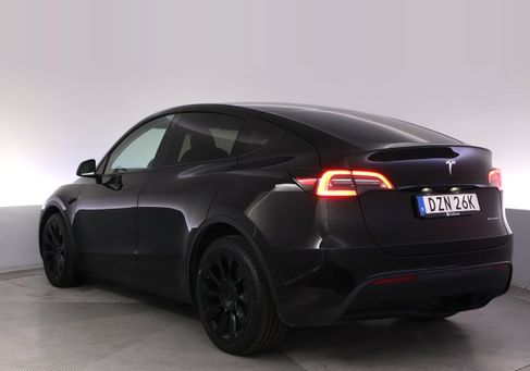 Tesla Model Y, 2021 3
