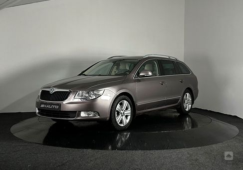 Skoda Superb, 2011