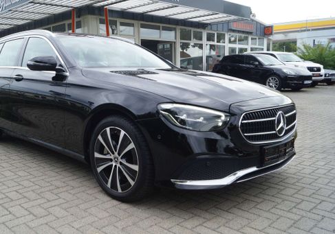 Mercedes-Benz E 300, 2022 3