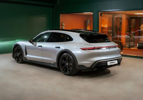 Porsche Taycan, 2022