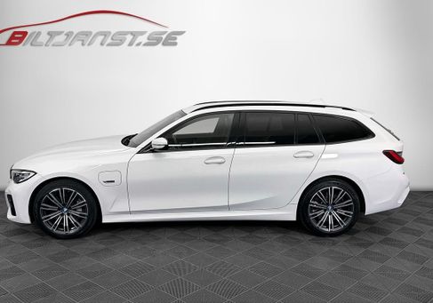 BMW 330, 2022